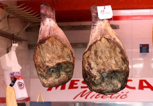 Šibenik: Ponuda suhomesnatih proizvoda