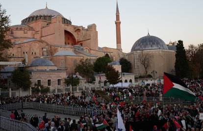 Istanbul: Turisti će skoro morati plaćati ulaz u džamiju Aja Sofiju