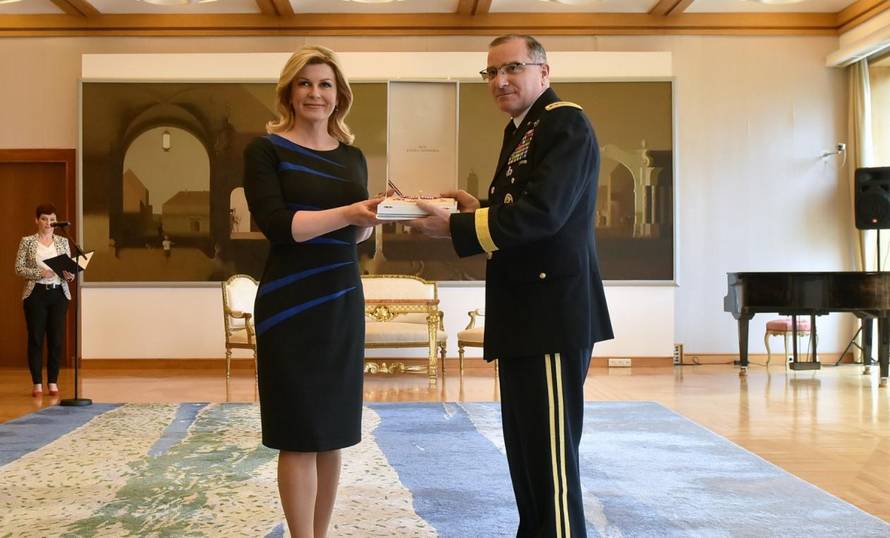 Predsjednica Grabar Kitarović odlikovala američkog generala