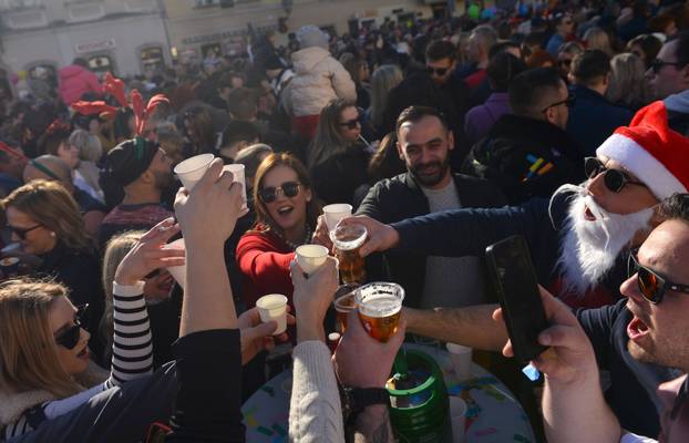 Samobor: Tradicionalni doček Nove Godine u podne 