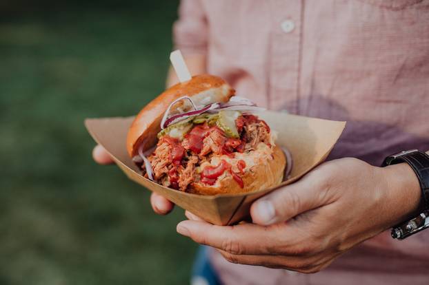 Fuliranje Jungle otvorilo svoja vrata: Uživajte u klopi, glazbi, dobrom pivu i ukusnim vinima