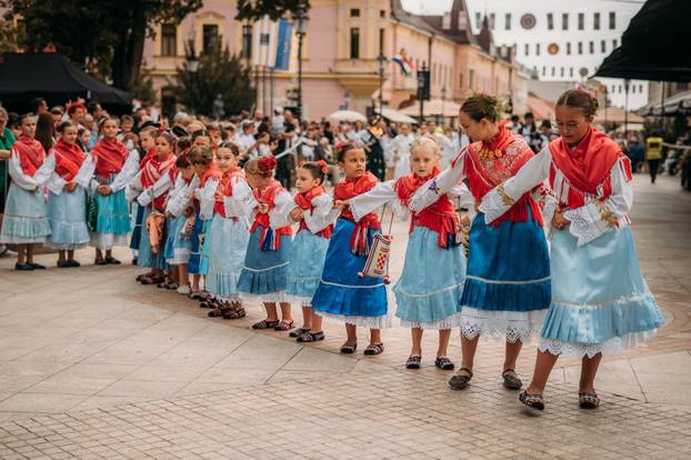 Dječje vinkovačke jeseni: Spoj folklora i slavonskih pjesama