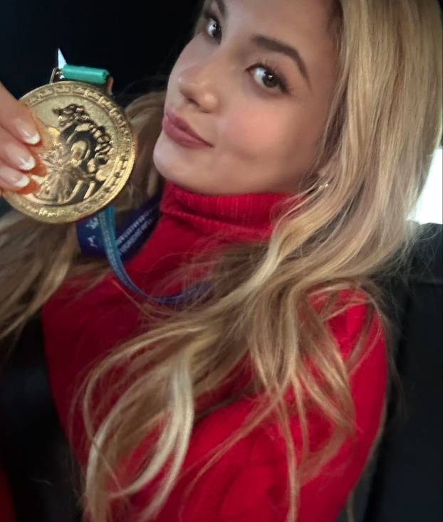 FOTO Ova olimpijka može sve. Na skijama osvaja medalje, a u tangicama podsjeća da je model