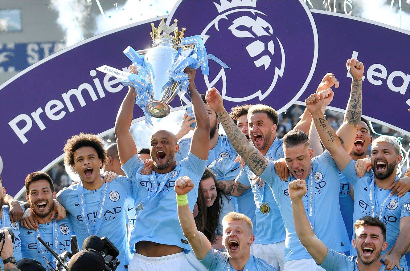 Kompany podigao trofej: Redsi nisu zaslužili završiti drugi...