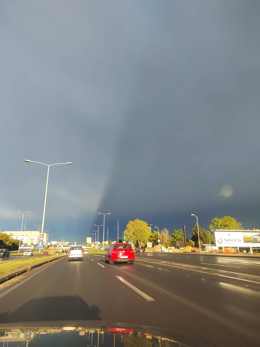 FOTO Čarolija iznad Zagreba: Duga, oluja i munja u isti čas