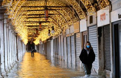 Venecija ponovno pluta: Šteta bi mogla doseći 500 milijuna eura, stotine ljudi evakuirano