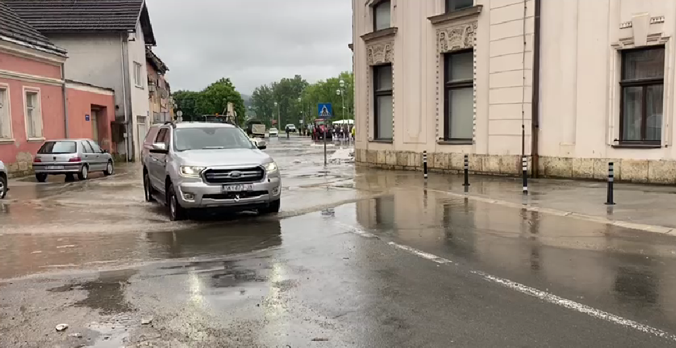 VIDEO Raste vodostaj Krke! Zbog opasnosti evakuirani ljudi: U Zagorju čak 57 klizišta..