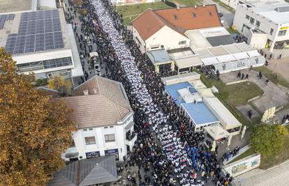 Deseci tisuća u Koloni sjećanja, a među njima i 'bijela kolona': To je rijeka ljudi kojih više nema