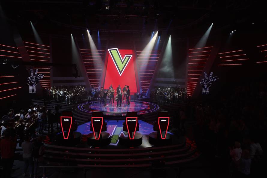 Bruna oduševila žiri, a Vanna vikala Massimu: 'Okreni se!'