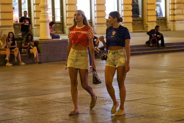 Zagreb: Navijači zauzeli mjesta unatoč tome što utakmice između Hrvatske i Portugala počinje u jedan sat