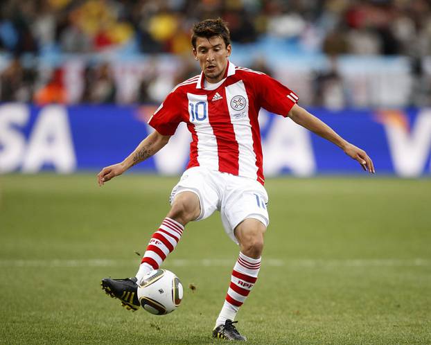 Soccer - 2010 FIFA World Cup South Africa - Round Of 16 - Paraguay v Japan - Loftud Versfeld Stadium