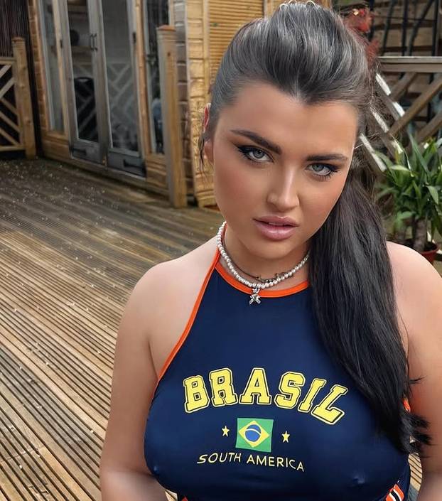 FOTO Istaknula je grudi za Dan zaljubljenih pa ju izvrijeđali: 'Slomila me tolika mržnja'