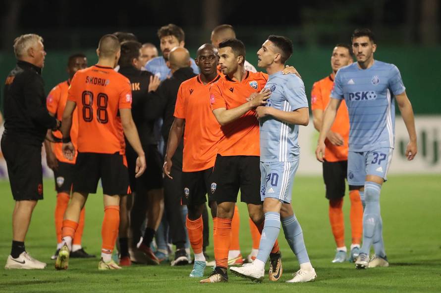 Šibenik: Naguravanje igrača na terenu nakon starta Grezde nad Ristovskim 