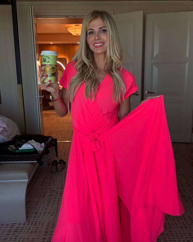 Mamma mia! Evo kako bivša kečerska zvijezda izgleda u 51.