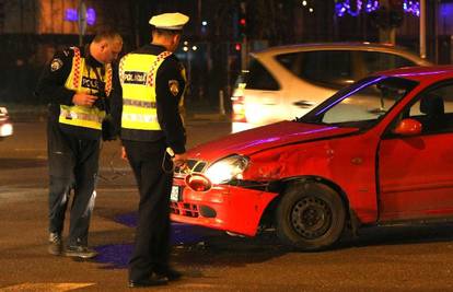 Zagreb: U sudaru dva auta lakše ozlijeđena putnica