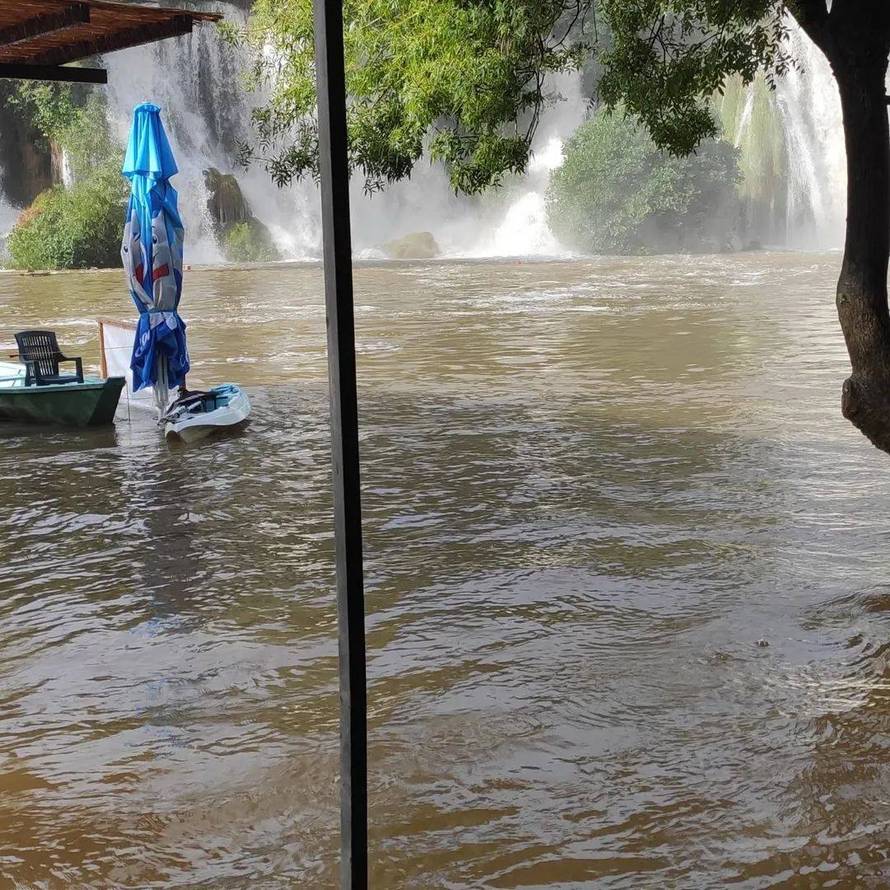 FOTO Nevjerojatni prizori! Zbog nevremena Ljubuški pod vodom