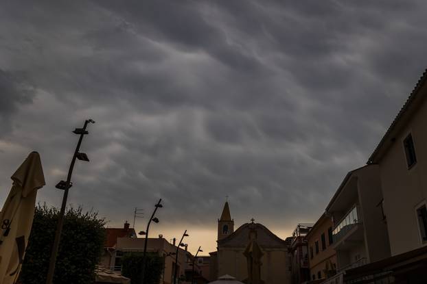 Novalja: Dolazak olujnog nevremena nad Novalju
