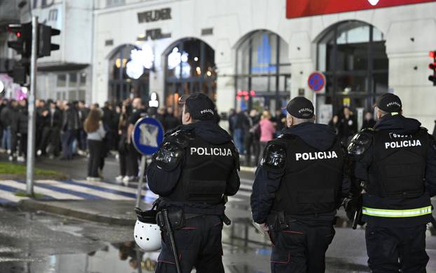 Podgorica: Policija i navijači uoči početka utamcie Crna Gora - Hrvatska 