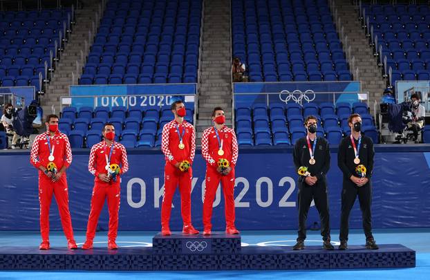 Tennis - Men's Doubles - Medal Ceremony
