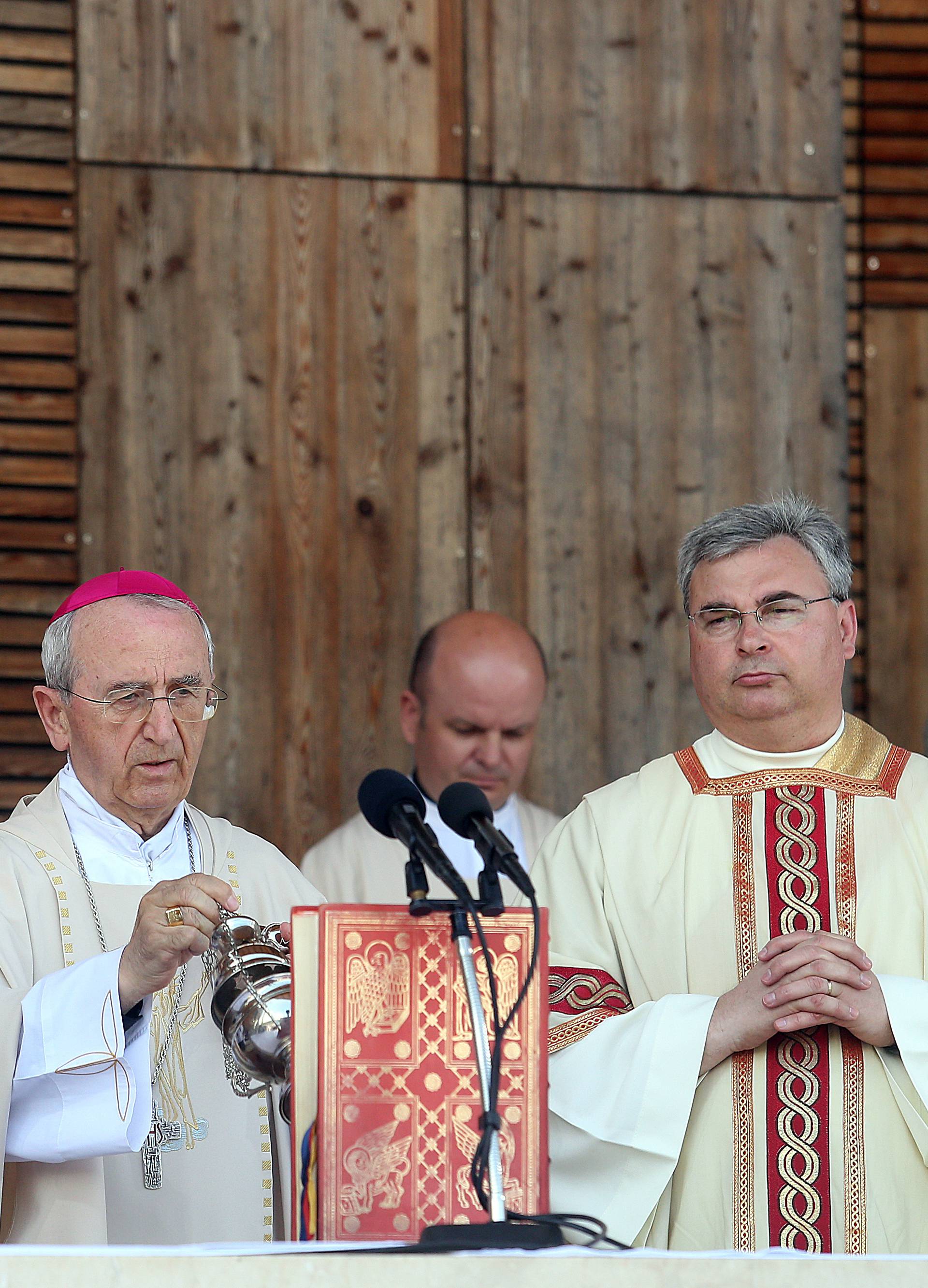 Jandrokovića izviždali: Ovdje smo da odamo počast žrtvama