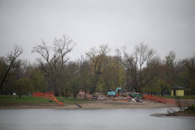 Zagreb: Uklanjanje Londoner Puba na jarunskom Otoku Veslača