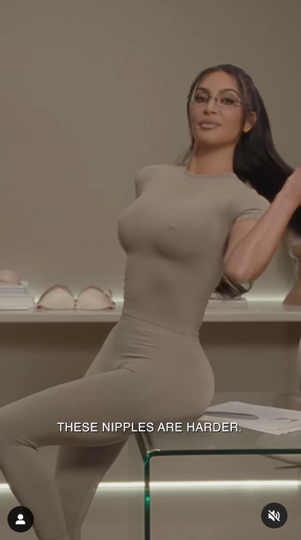 Kim Kardashian u donjem rublju u avionu: Svojim je odjevnim kombinacijama šokirala i ranije