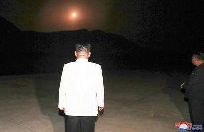 Sjeverna Koreja je vježbala ispaljivanje projektila koji mogu nositi nuklearno oružje