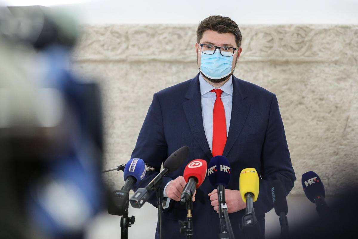 'Smiješno je i tužno koristiti bolest zastupnika kako bi se prekrila nemoć i bahatost...'