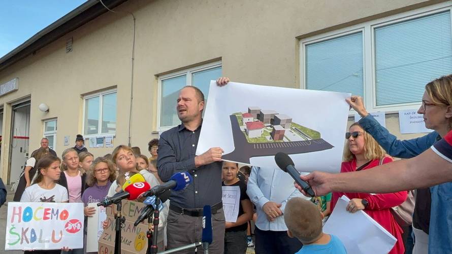 Fuchs o školi u Dragonošcu: 'Zvao sam Tomaševića, ali je bio na otvaranju druge škole...'