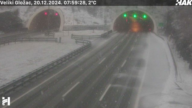 FOTO Ovako izgledaju autoceste jutros, sve pod snijegom. Nema pravca za kamione prema Istri