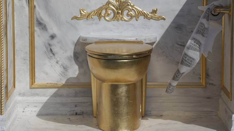 VIDEO Trump dobio zlatnu WC školjku u Washingtonu: 'Prijestolje dostojno kralja...'