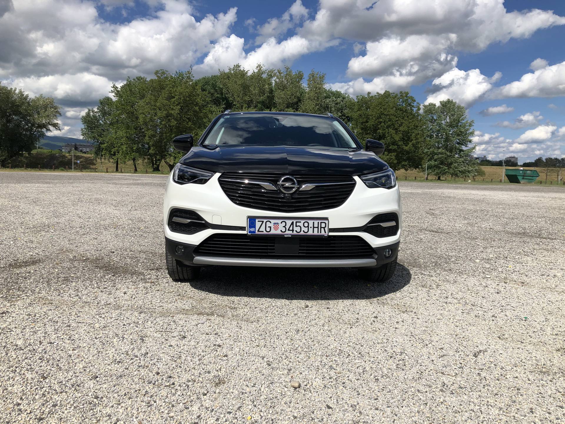 Opel Grandland X Hybrid 4 može trošiti manje od 3 litre, a juriti poput sportskog auta