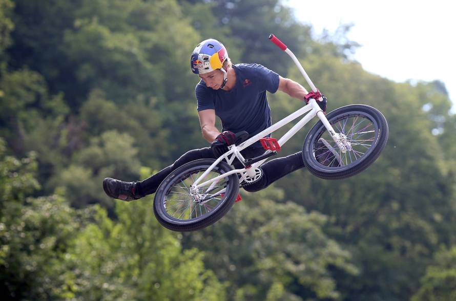 Žestoki pool party u Samoboru uz Mercedes-Benz A-klasu