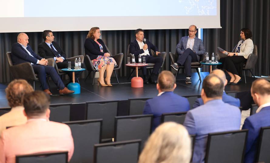 Zagreb: Konferencija "TEN-T mreža: Prometna povezanost za konkurentnije gospodarstvo"