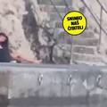 Nevjerojatna snimka iz Dramlja! Zgroženi kupači: Pa kako se to ova turistkinja maže kremom?