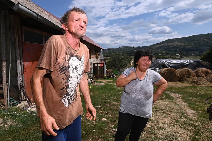 Mili i Stoši izgorjela je kuća: 'Spavam u staji, tako sam bliže blagu. To je sve što sada imam'