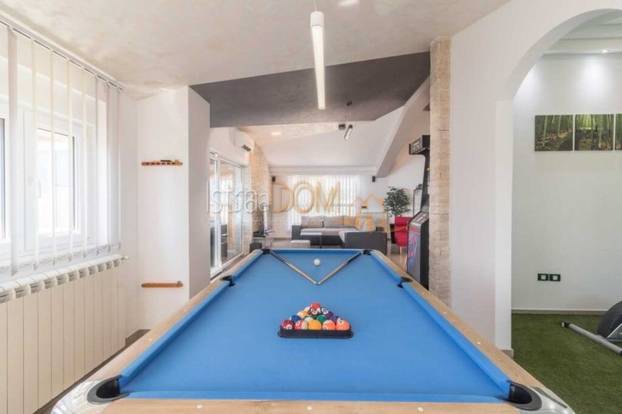 FOTO U ovoj vili u Istri možete živjeti kao u filmu: Ima jacuzzi, vinski podrum i terene za sport