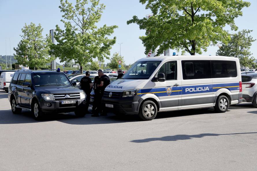 Zaprešić: Navijači se okupljaju uoči koncerta Marka Perkovića Thompsona