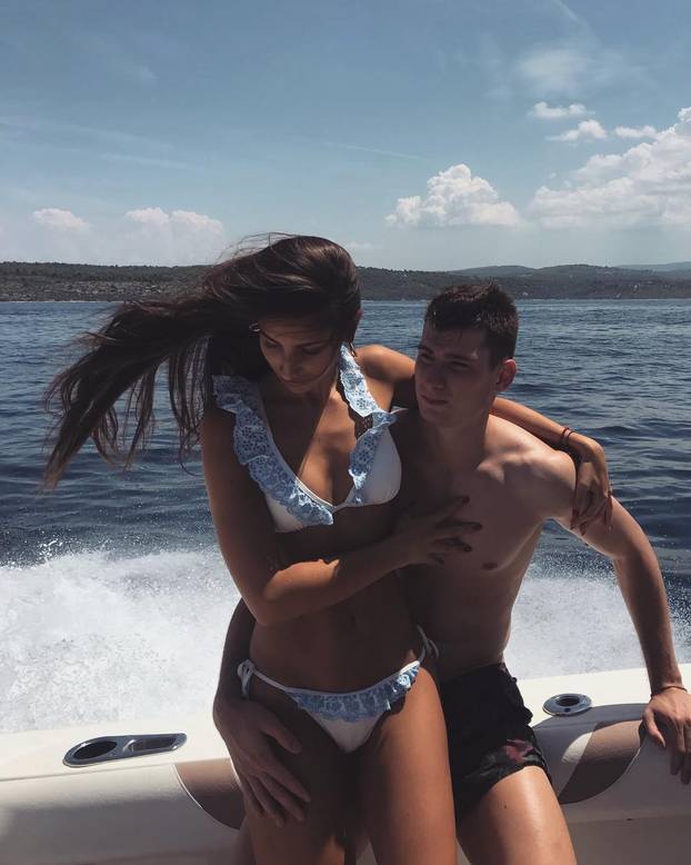 FOTO Bivša klizačica osvojila je Livakovića. Skrivala je trbuh na utakmici, sad su dobili prinovu