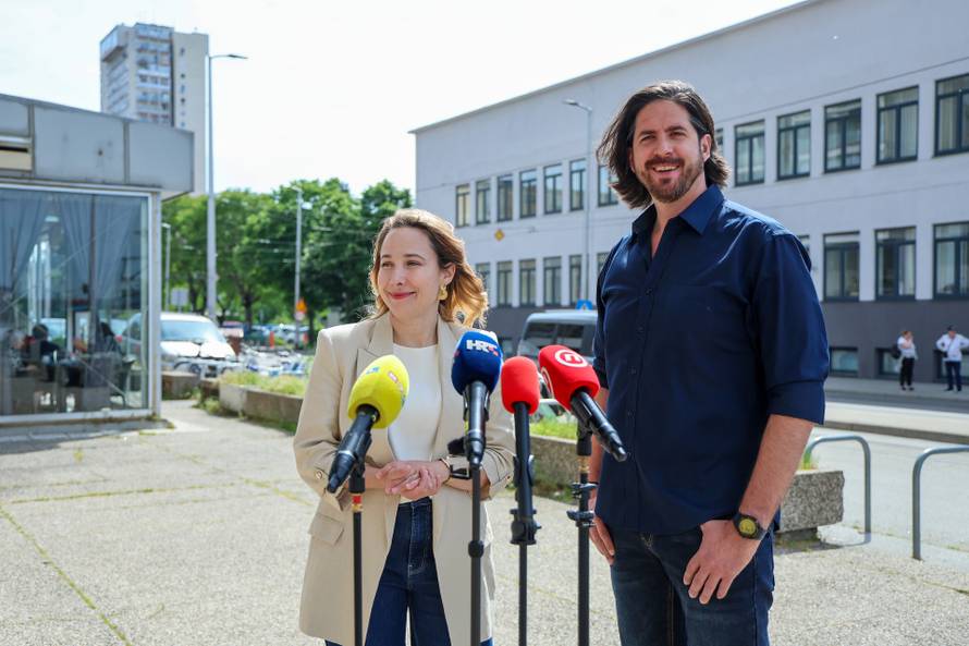 Zagreb: Selak Raspudić održala konferenciju za medije pod nazivom "Povratak javnom prijevozu"