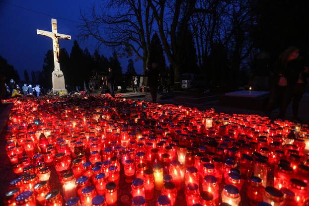 Zagreb: Kardinal Bozanić predvodio svetu misu povodom blagdana Svih svetih