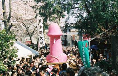 Na 'Festivalu penisa' sve je u obliku golemih falusa