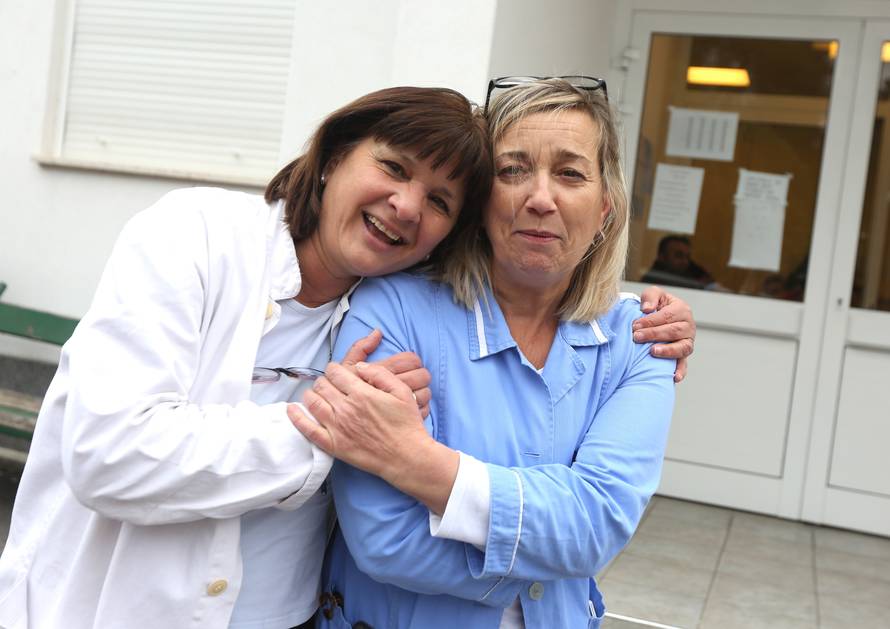 Rušenje rekorda: Šibenik je dao 25 zagrljaja za Guinnessa