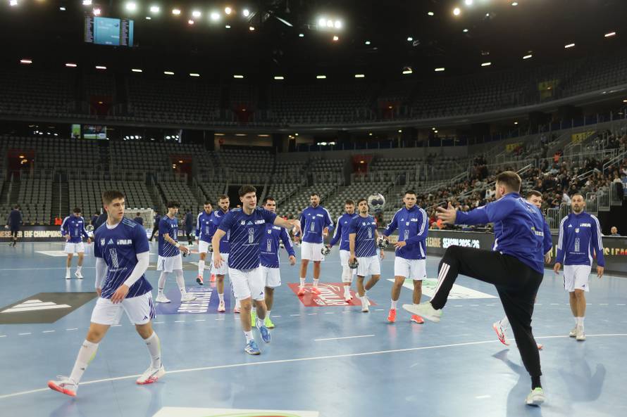 Zagreb: Zagrijavanje igrača uoči početka utakmice RK Zagreb i Paris Saint-Germain