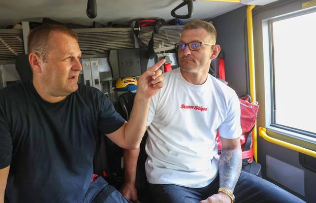 Stipe Miočić prvi se put u životu spustio niz šipku u vatrogasnoj postrojbi Zagreb