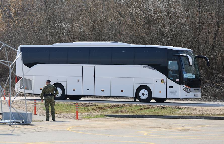Ministar Anušić i general Kundid na prvom danu TVO-a na Slunju
