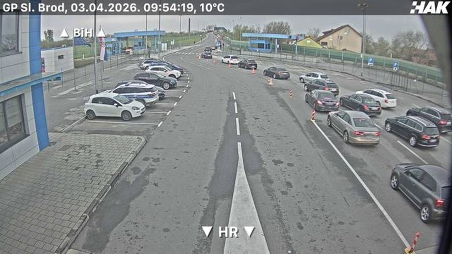 FOTO Na granicama višesatne kolone uoči uskrsnog vikenda