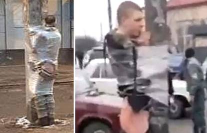 Jedni se bore, a drugi... Ovo rade lopovima u Ukrajini: Uzmu selotejlp i nađu najbliži stup