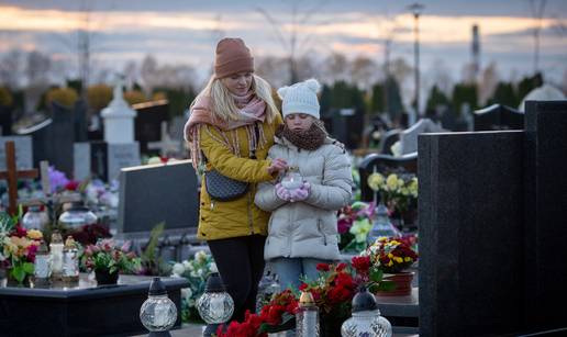 Stručnjakinje su dale odgovor: Treba li voditi djecu na groblje?
