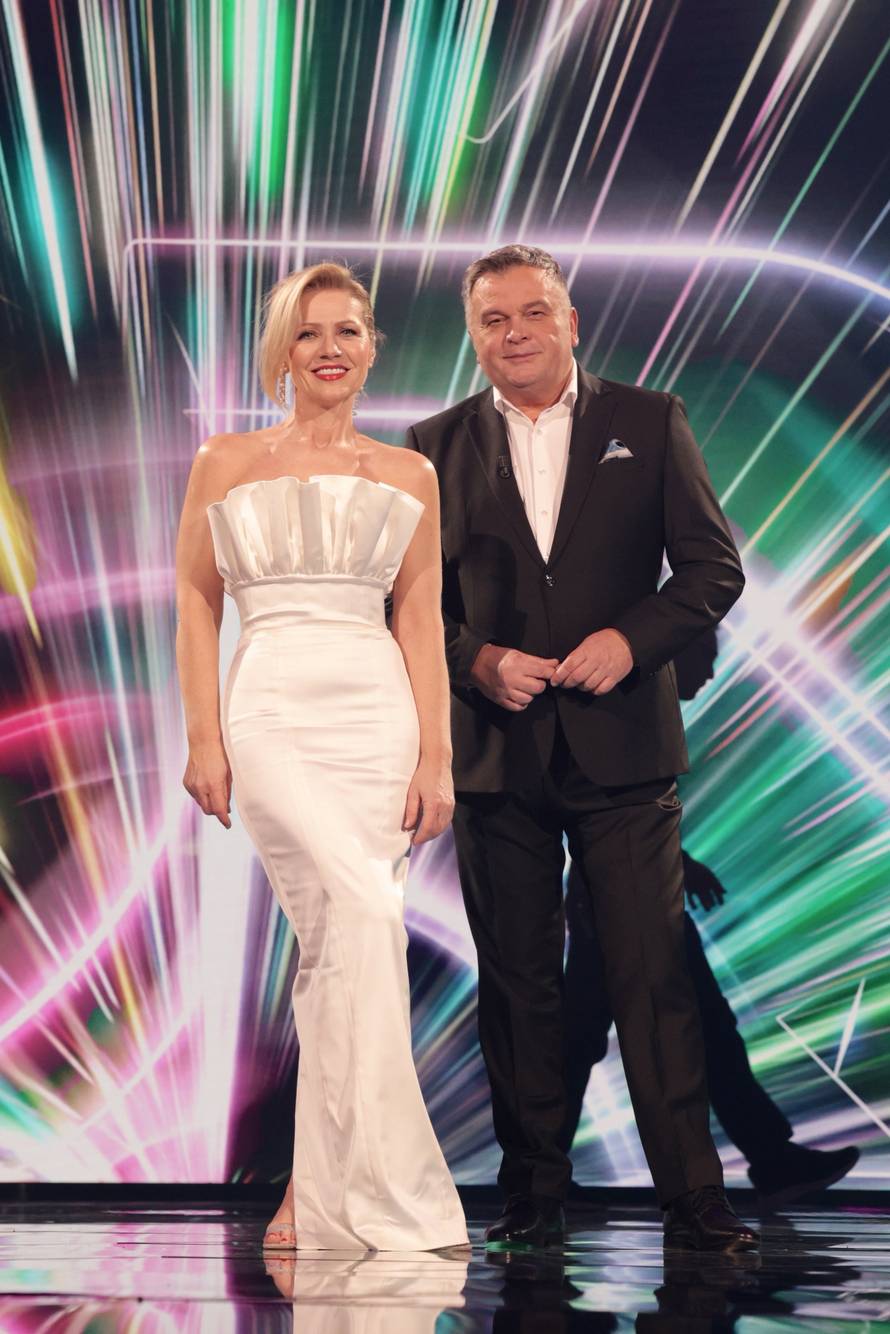 Pogledajte što su za prvu večer Dore odjenule voditeljice Iva Šulentić i Barbara Kolar